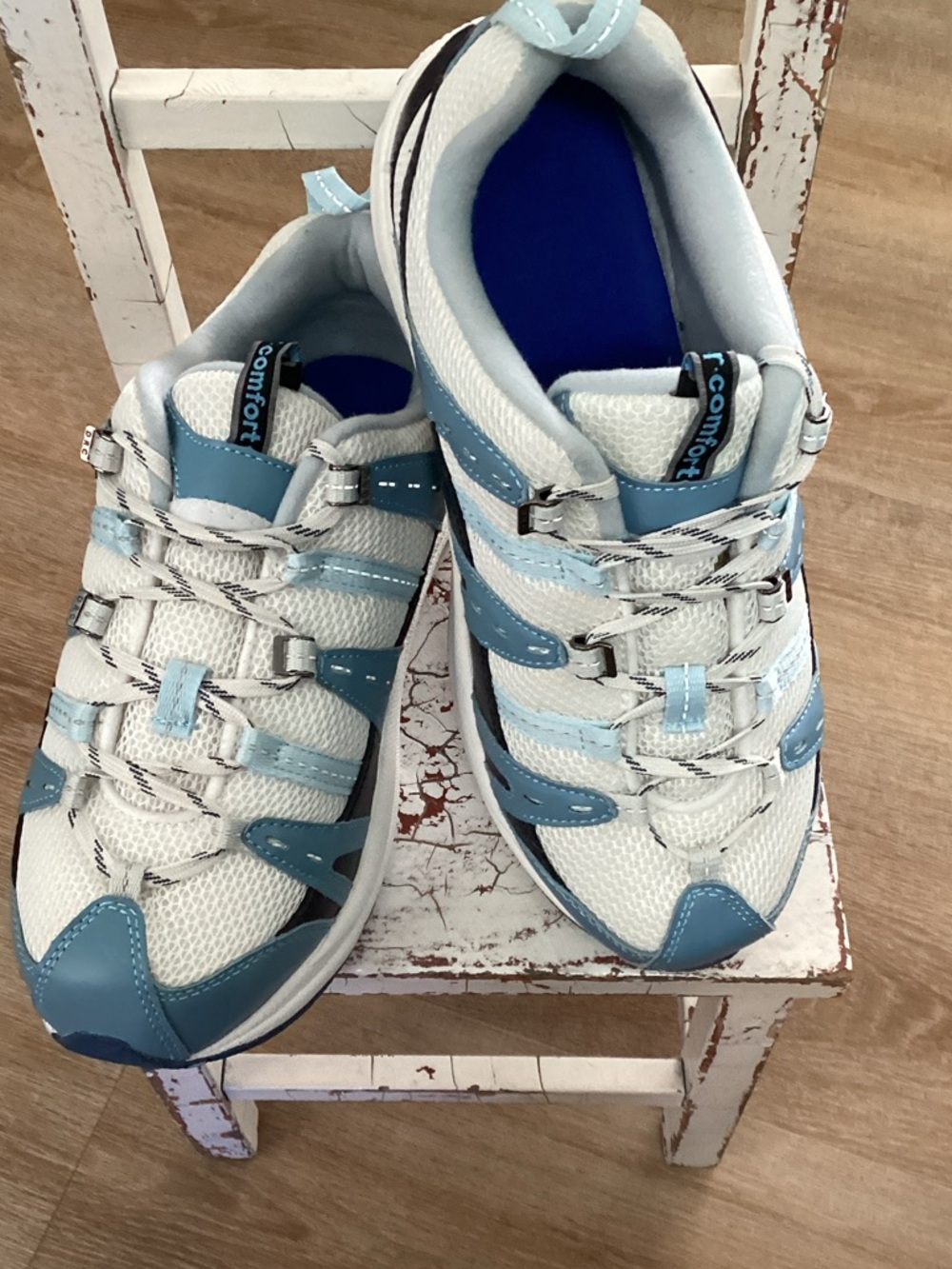 Dr. Scholl's White and Light Blue Kids' Sneakers 8XW